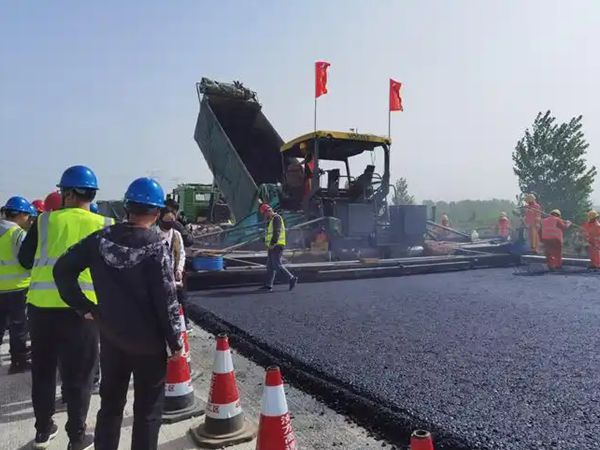 沥青道路施工